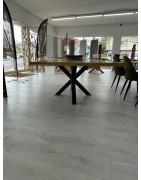 Table en bambou avec pieds